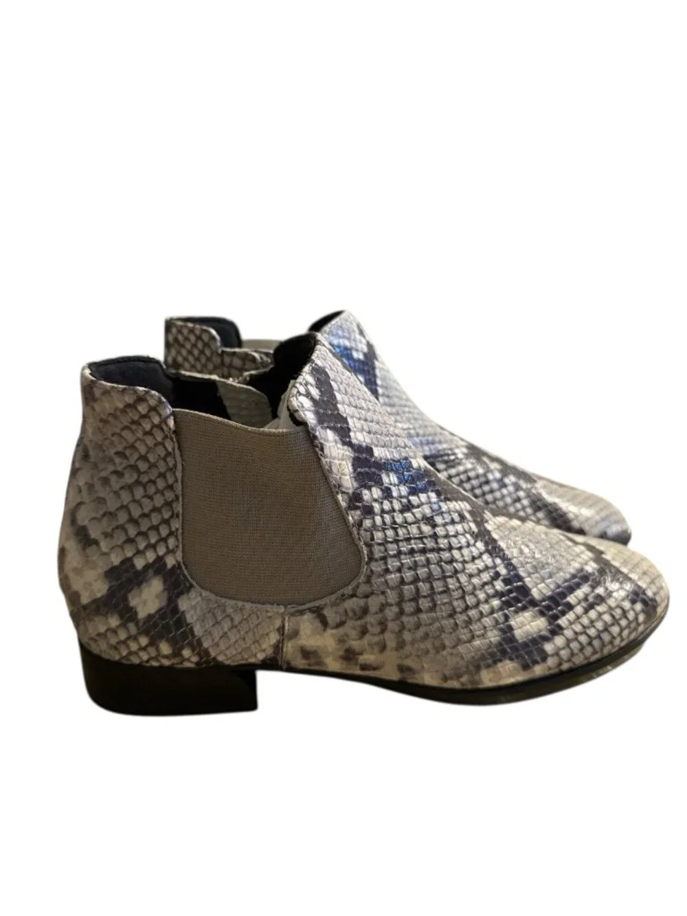 Munro Women Cate Chelsea Ankle Bootie Snake Print Size 6M new